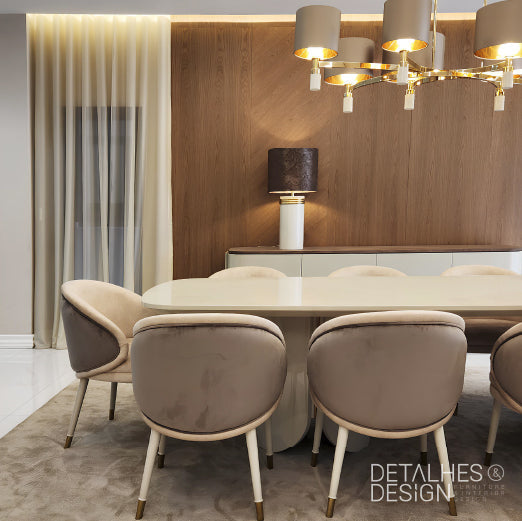 Conjunto de jantar Vercelli com mesa e cadeiras estofadas – um projeto de decoração Detalhes & Design com produtos Evanyrouse