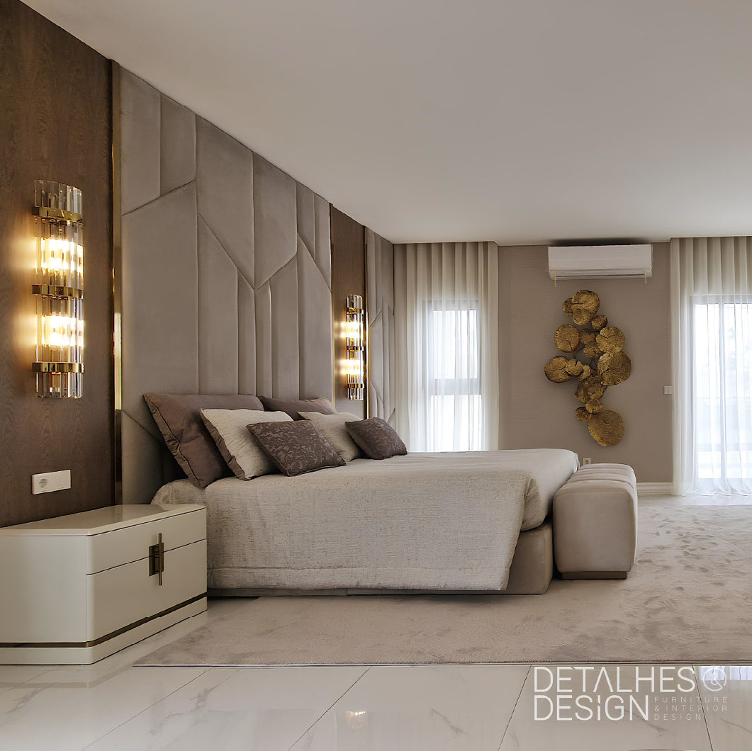 Quarto sofisticado com cama Vercelli estofada e mesas de cabeceira Batha – um projeto Detalhes & Desgin com Evanyrouse com foco no equilíbrio entre conforto e design